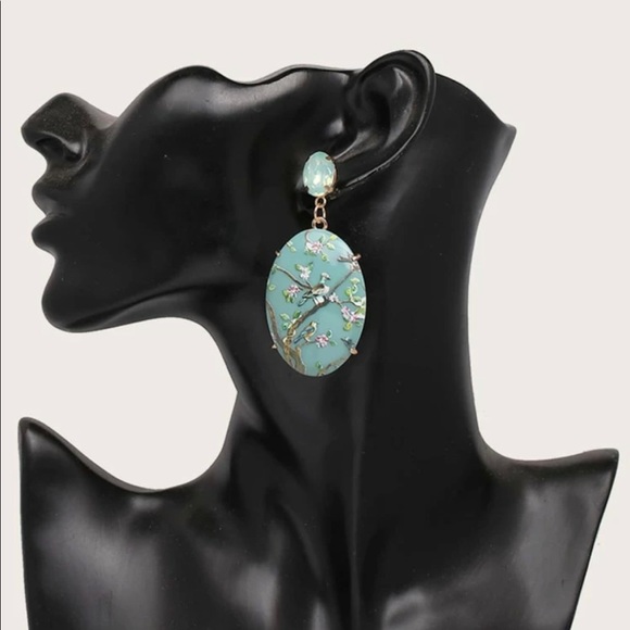 🦋 3/$24 Floral bird earrings / NWOT - Picture 2 of 4